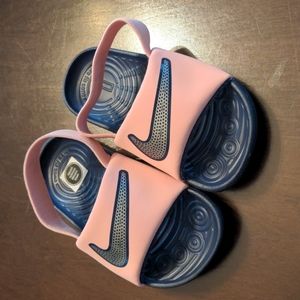 NWOT! Toddler girl Nike sandals - size 7